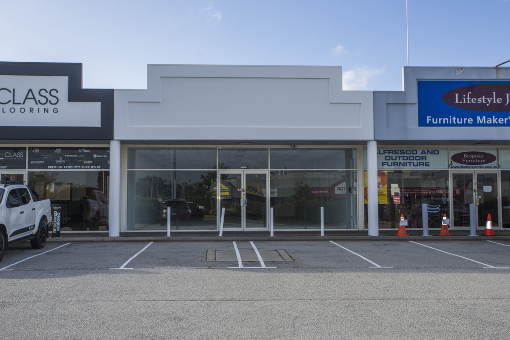 Showroom-Commercial with Warehouse